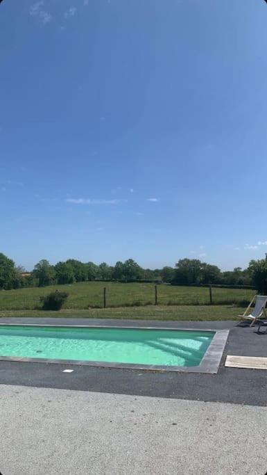 Neuvy-Bouin Loue Ancien Moulin A Vent Avec Piscine Et Jacuzziヴィラ エクステリア 写真