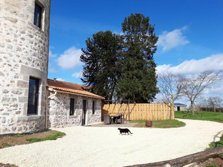 Neuvy-Bouin Loue Ancien Moulin A Vent Avec Piscine Et Jacuzziヴィラ エクステリア 写真