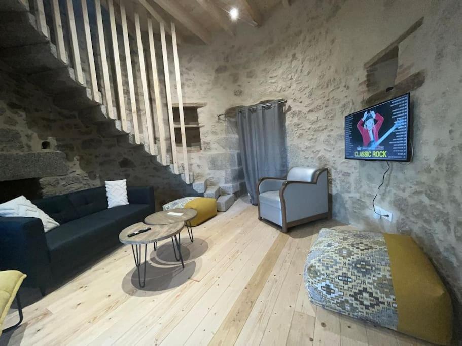 Neuvy-Bouin Loue Ancien Moulin A Vent Avec Piscine Et Jacuzziヴィラ エクステリア 写真